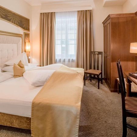 Hotel Goldener Adler, BW Signature Collection Инсбрук Экстерьер фото