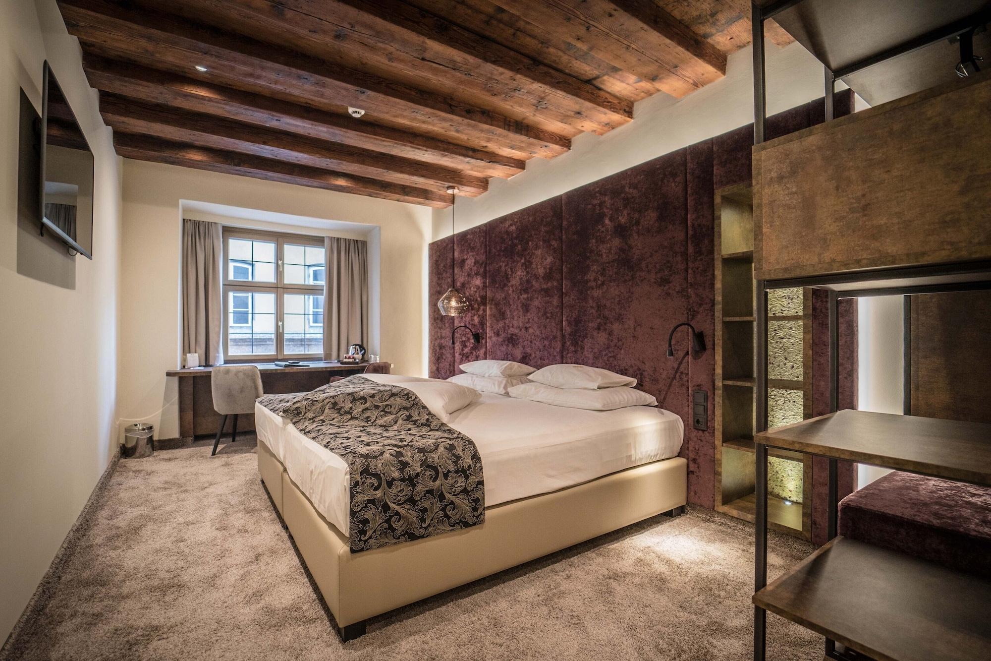 Hotel Goldener Adler, BW Signature Collection Инсбрук Экстерьер фото