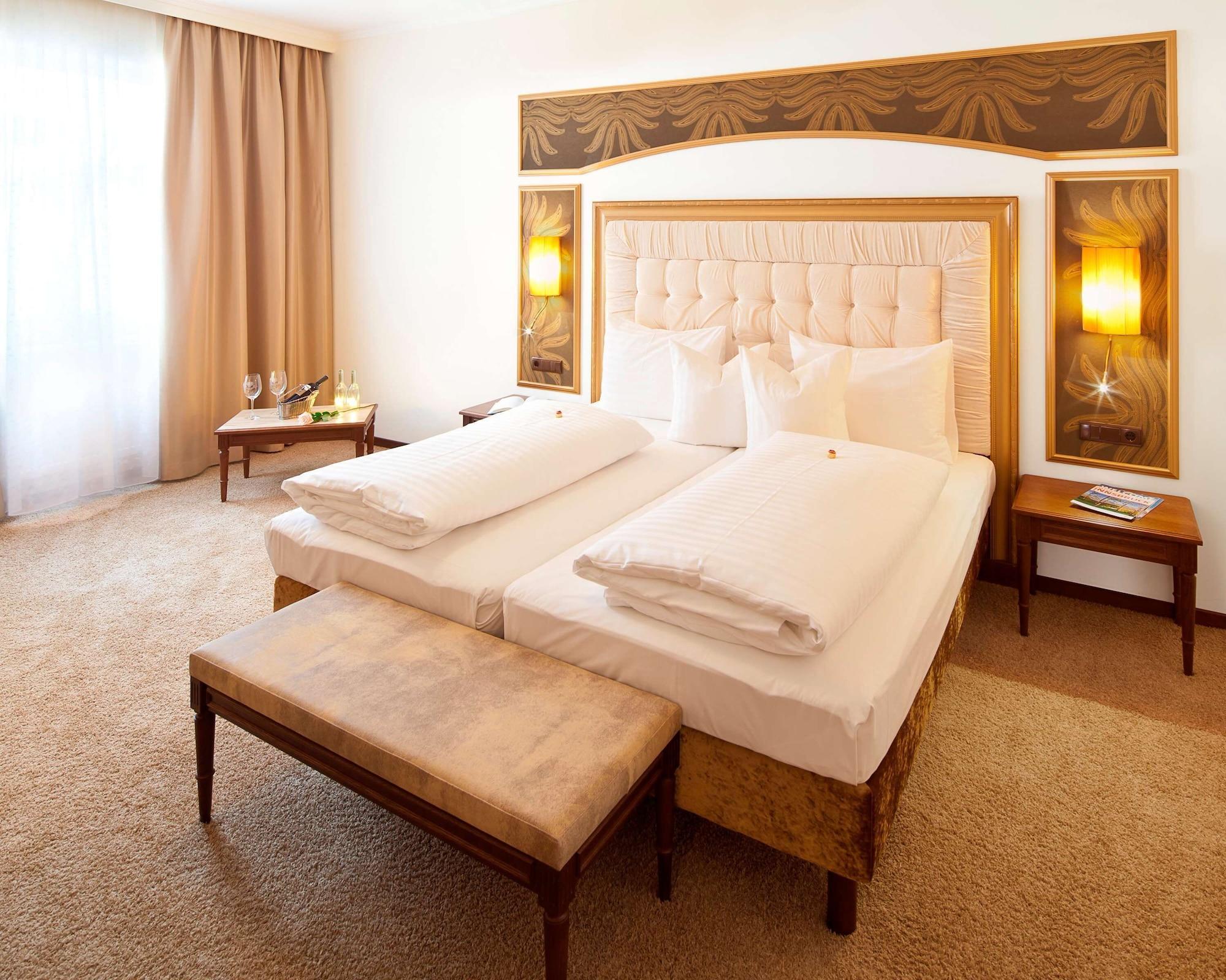 Hotel Goldener Adler, BW Signature Collection Инсбрук Экстерьер фото