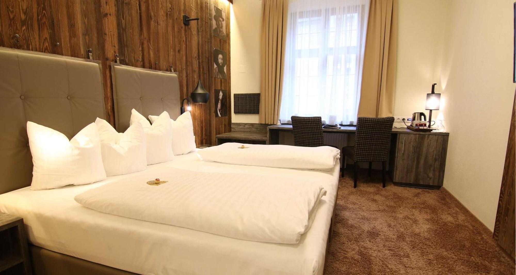 Hotel Goldener Adler, BW Signature Collection Инсбрук Экстерьер фото