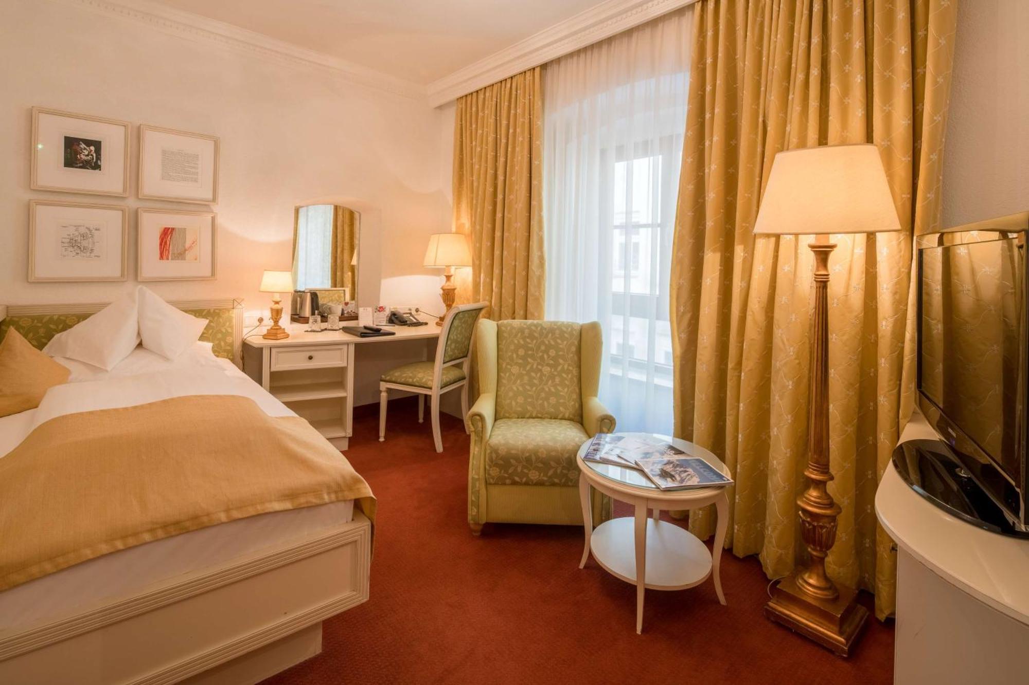 Hotel Goldener Adler, BW Signature Collection Инсбрук Экстерьер фото