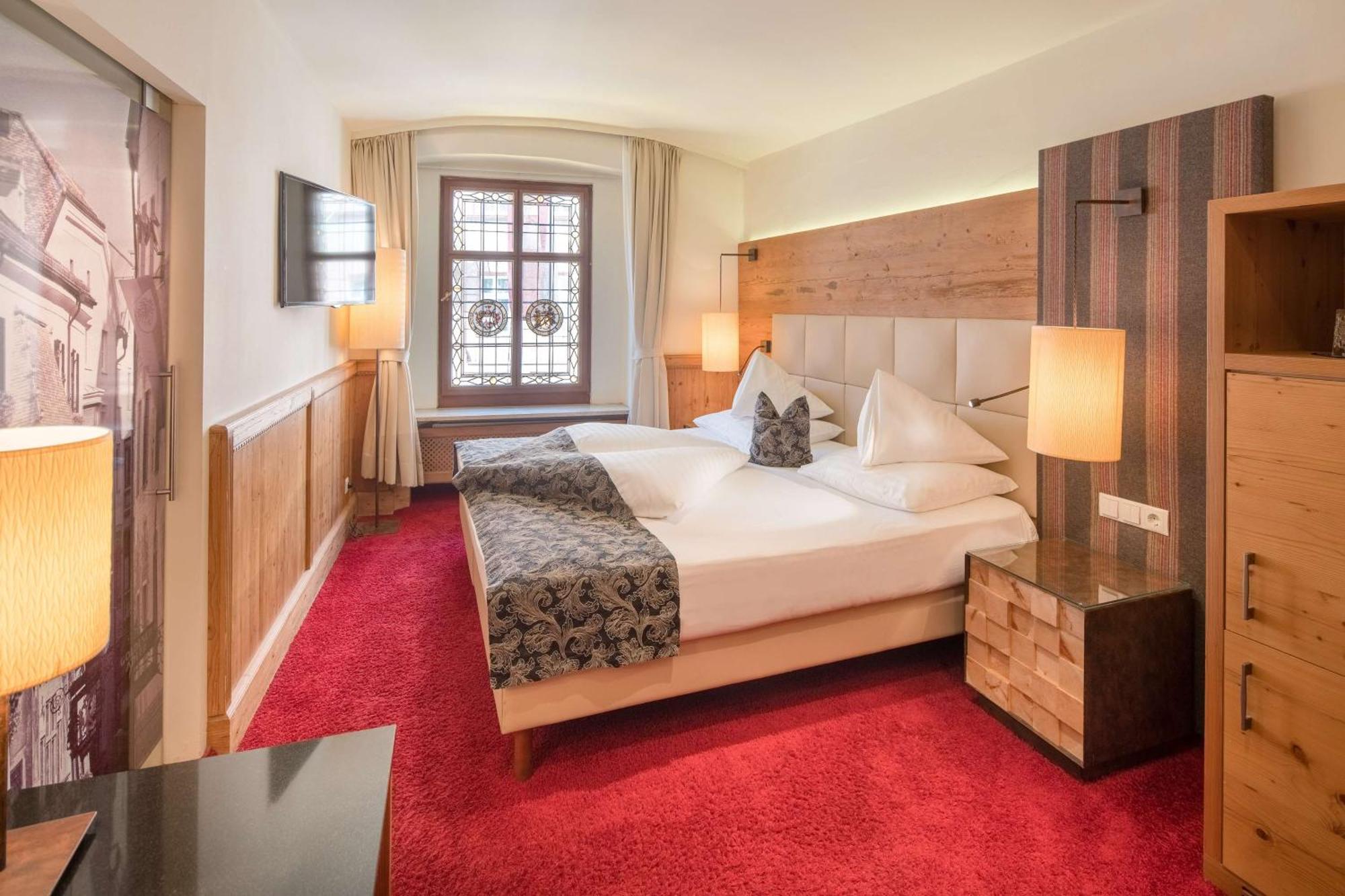 Hotel Goldener Adler, BW Signature Collection Инсбрук Экстерьер фото