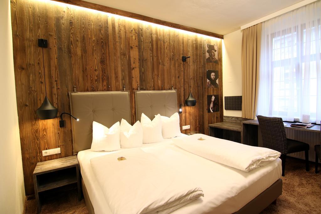 Hotel Goldener Adler, BW Signature Collection Инсбрук Экстерьер фото
