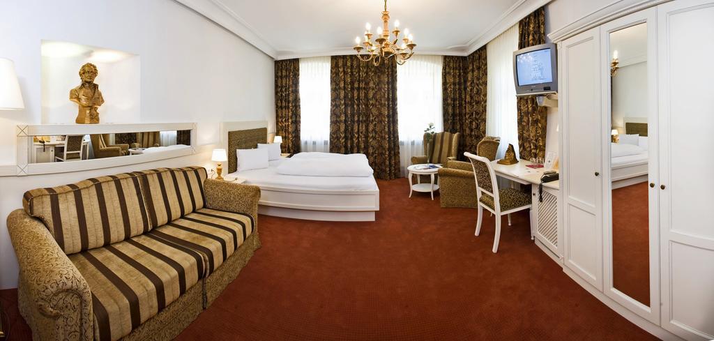 Hotel Goldener Adler, BW Signature Collection Инсбрук Экстерьер фото